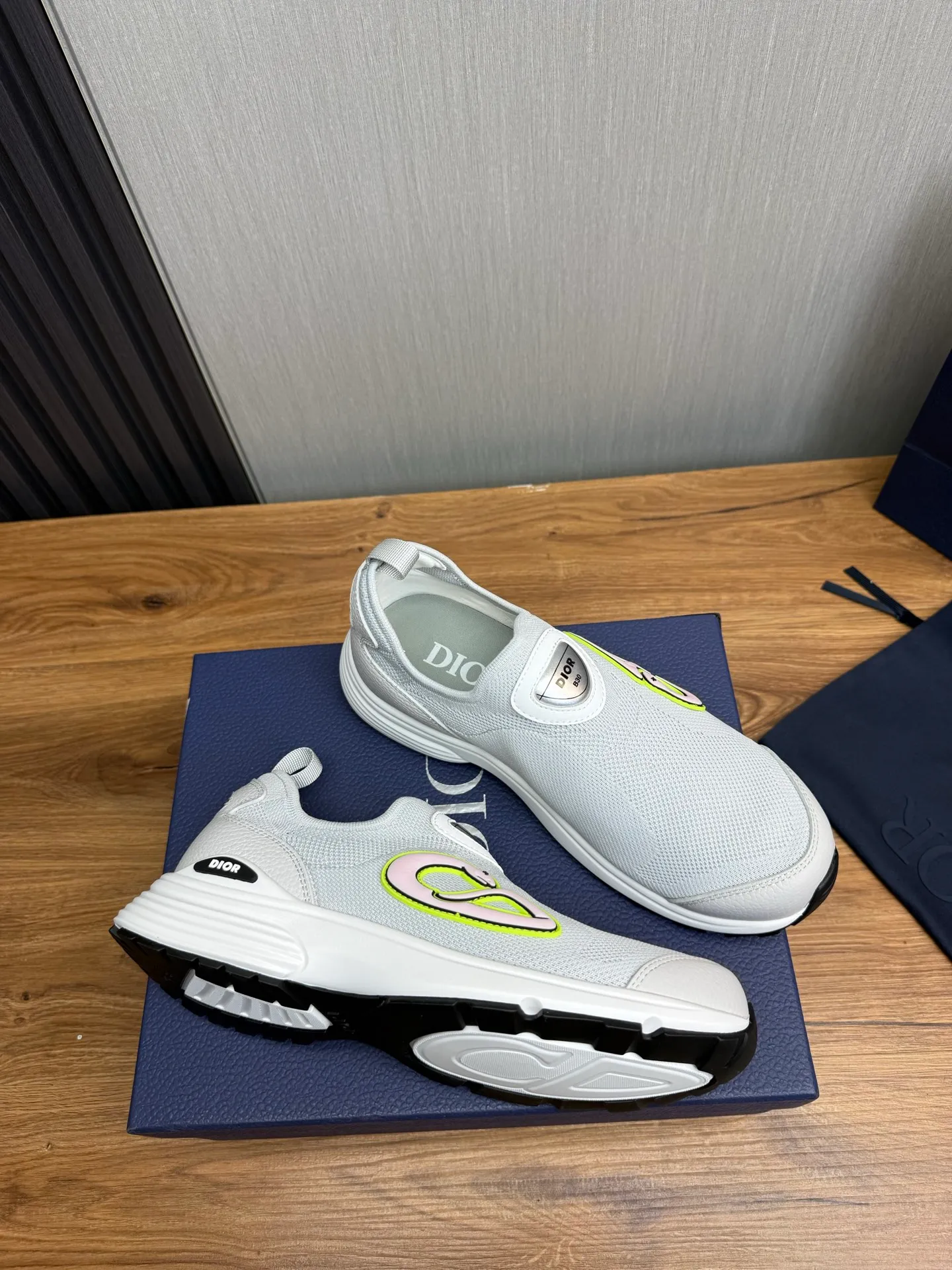 Men's shoes 💰540💰 Dior Dior B30 latest hot model shipped, original 1:1 manufacturing ▪️ Fabric: Original custom fly woven ▪️ Lining: Imported breathable mesh ▪️ Sole: Original molded non-slip outsole ▪️ Size: 38-45 (custom-made 45 non-returnable)